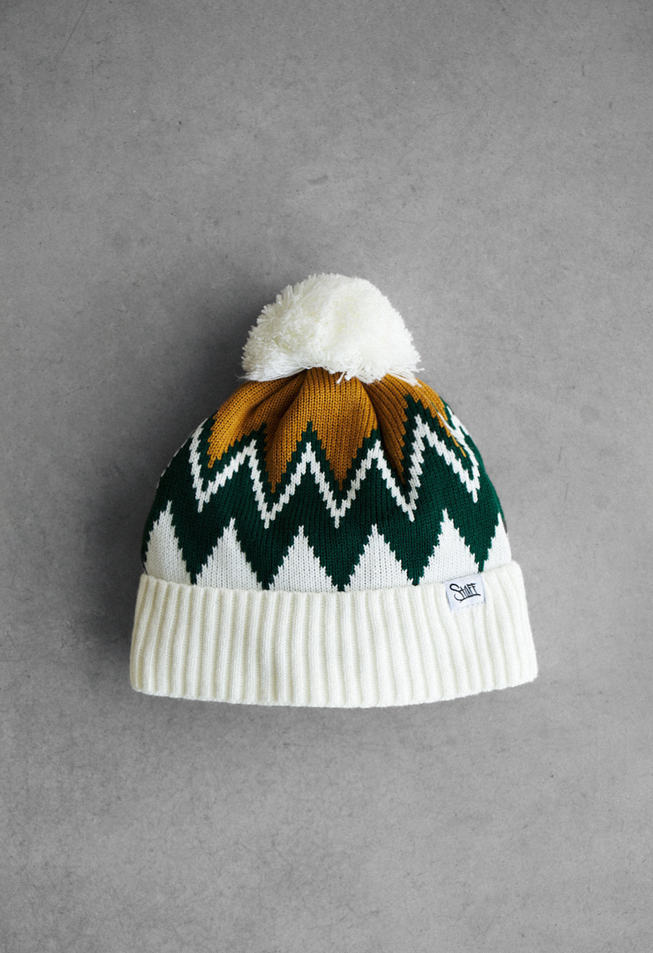 Czapka Staff white pattern pompon