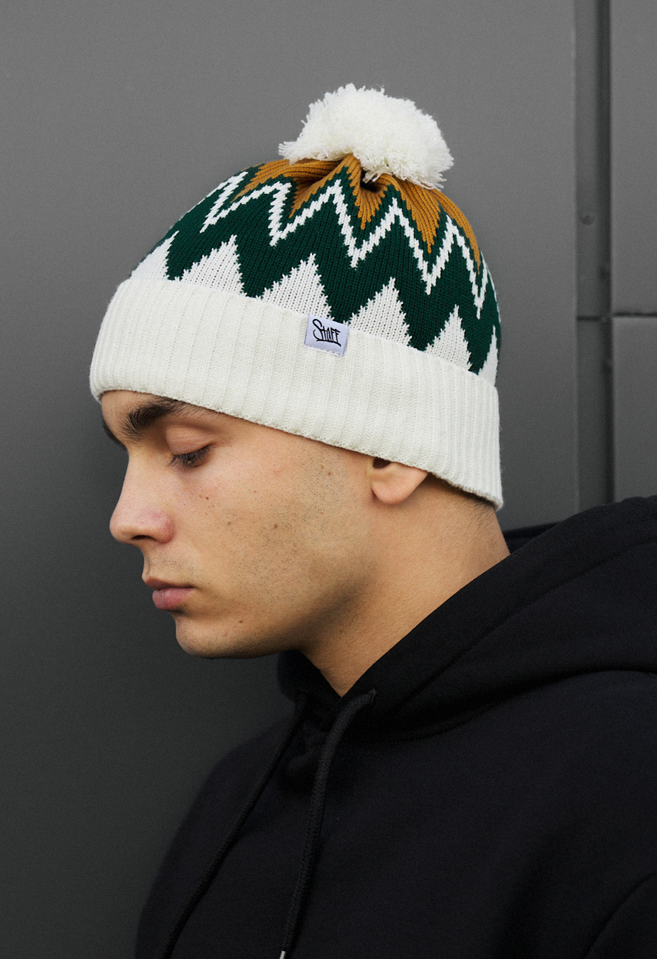 Czapka Staff white pattern pompon