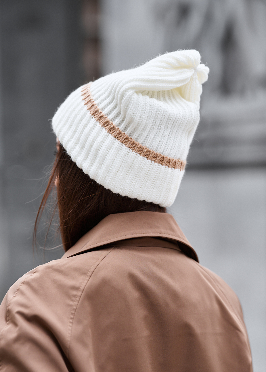 Czapka Staff 2 milk line