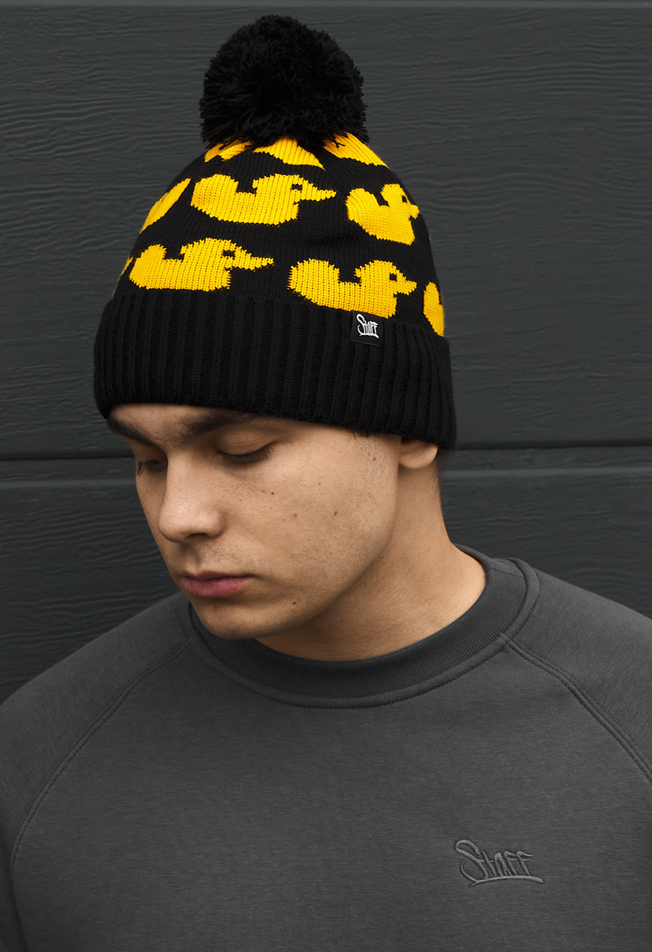 Czapka Staff duck pompon