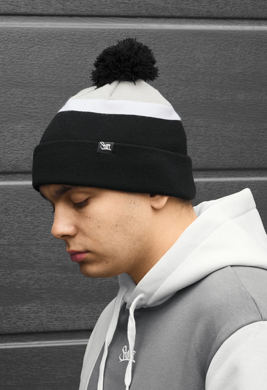 Czapka Staff black & white & gray pompon