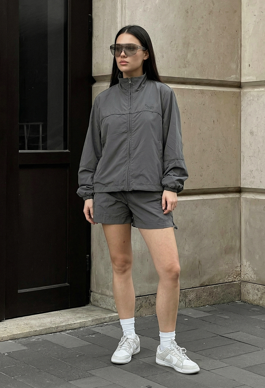 Komplet wiatrówka + spodenki Staff sum logo dark gray