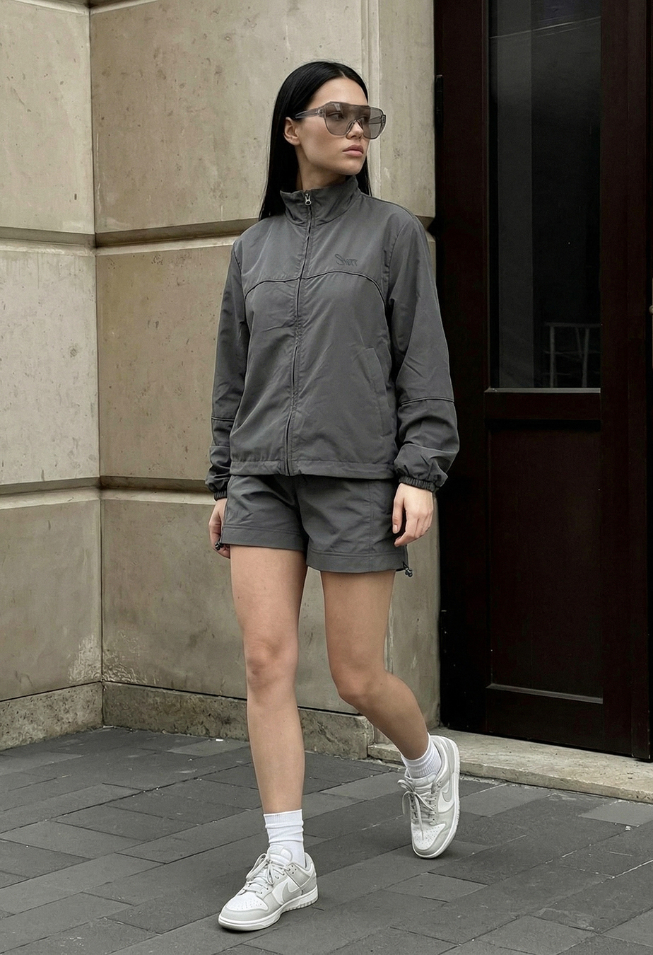 Komplet wiatrówka + spodenki Staff sum logo dark gray