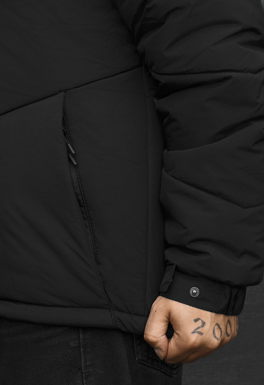 Kurtka Staff os logo black