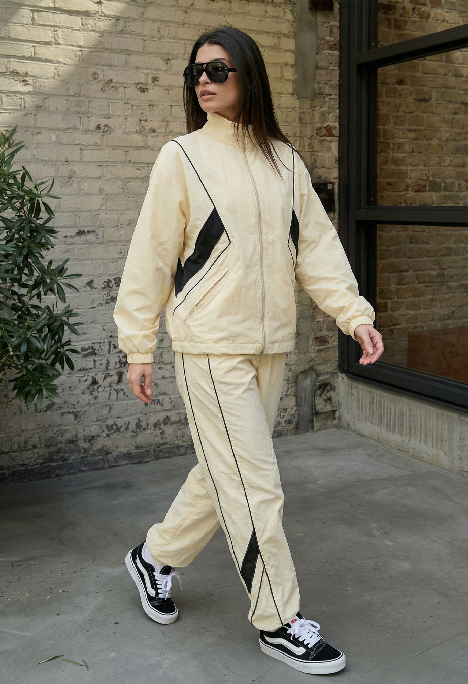 Dres Staff re milk reflective oversize