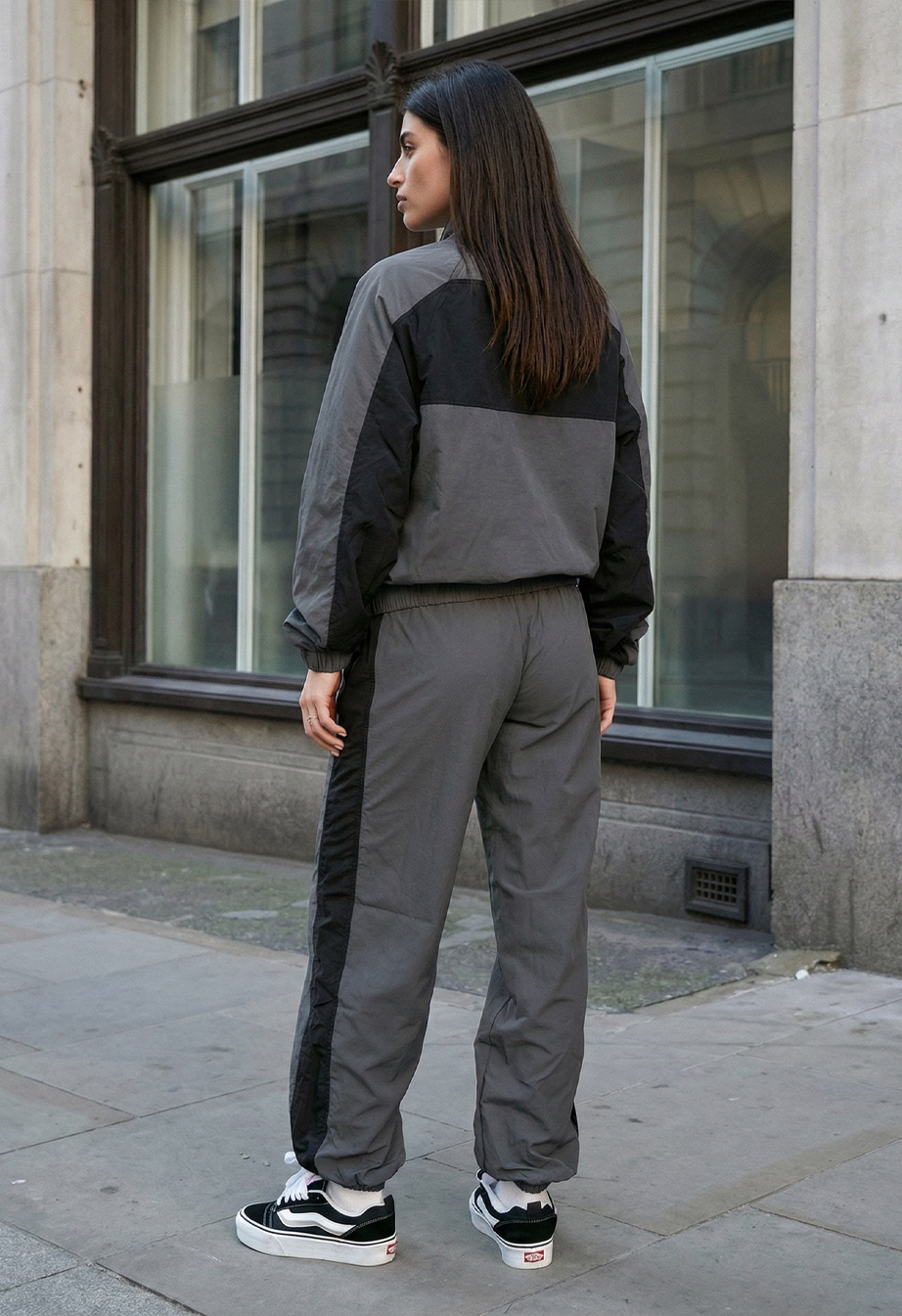 Dres Staff vs dark gray & black
