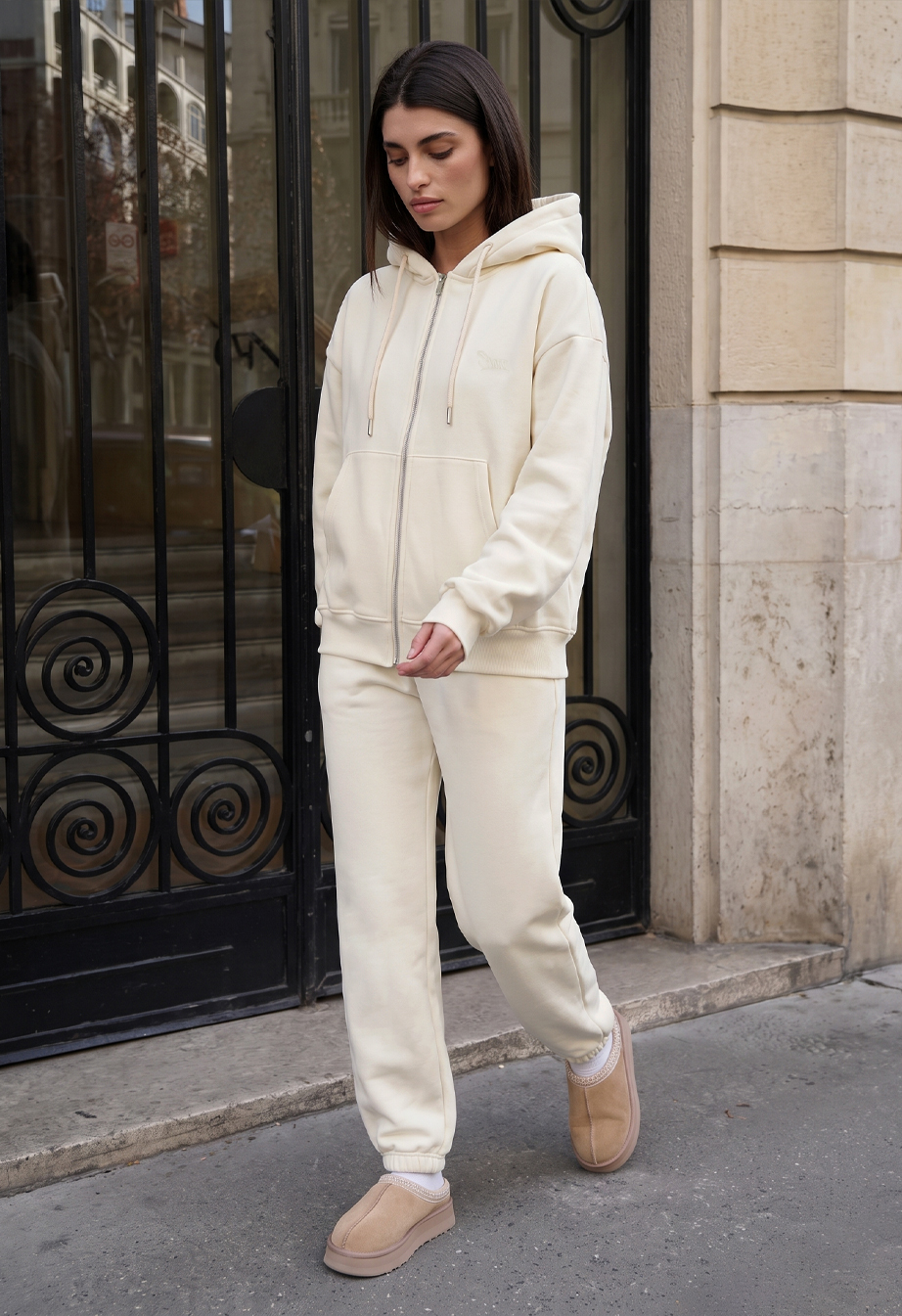 Dres Staff zip logo milk oversize fleece