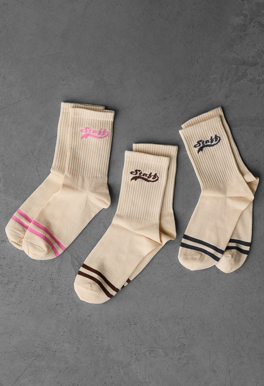 Skarpety damskie Staff beige logo (trzy pary)