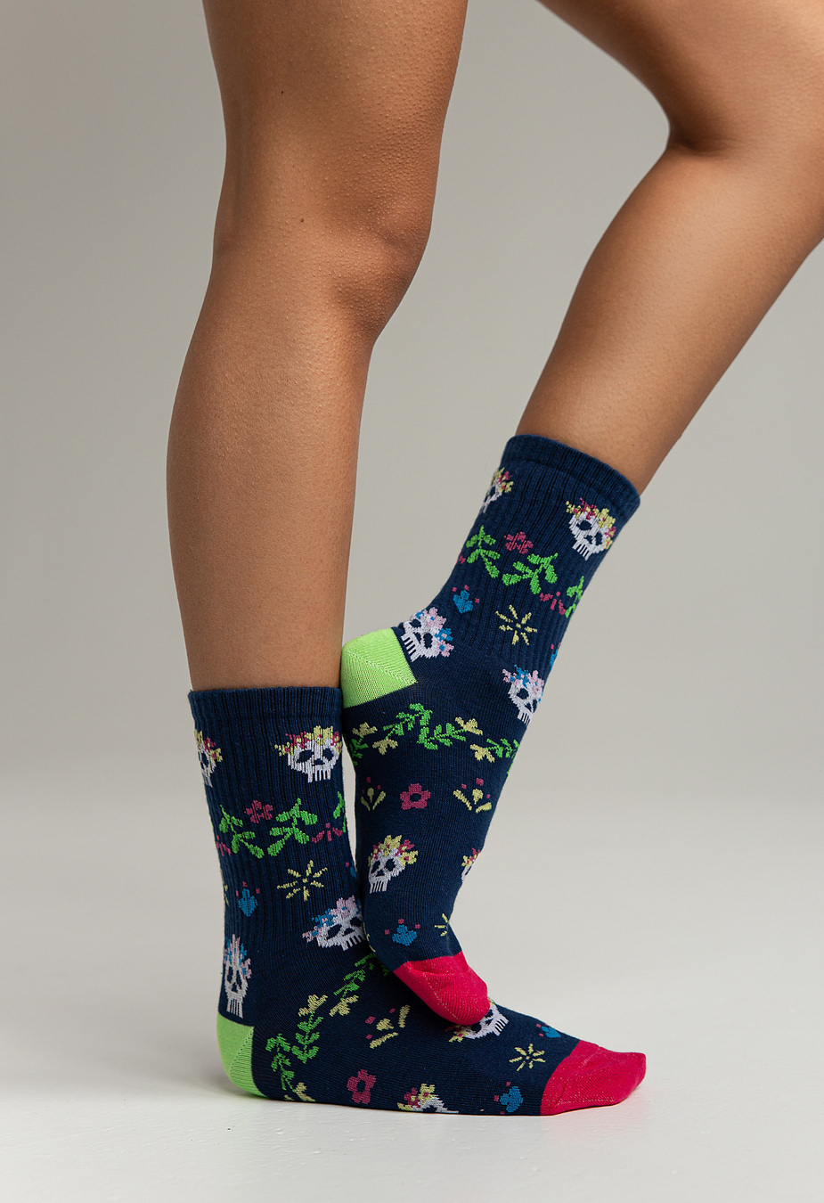 Skarpety Staff Halloween skull & flowers