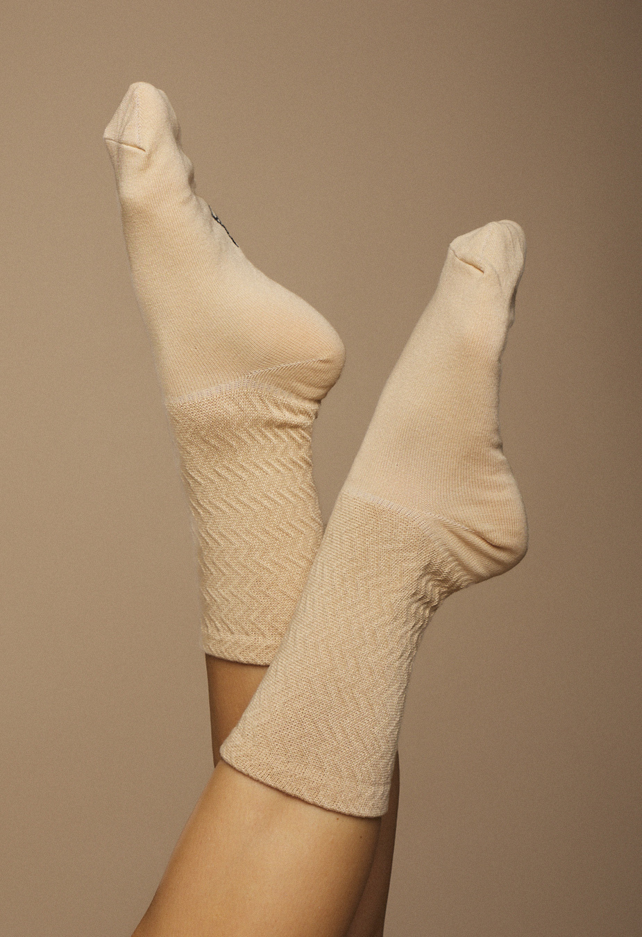 Skarpety Staff beige logo