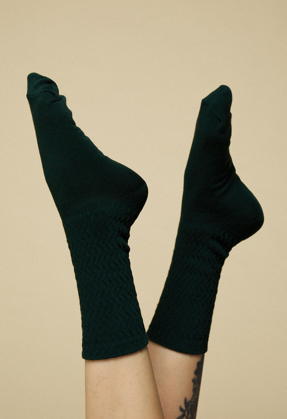 Skarpety Staff dark green logo