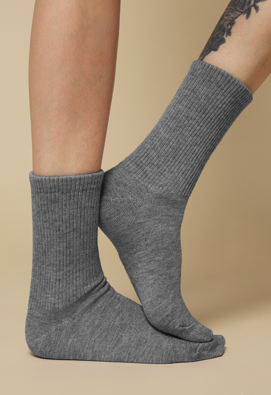Skarpety Staff light gray/gray/black logo (trzy pary) (r.36-38)