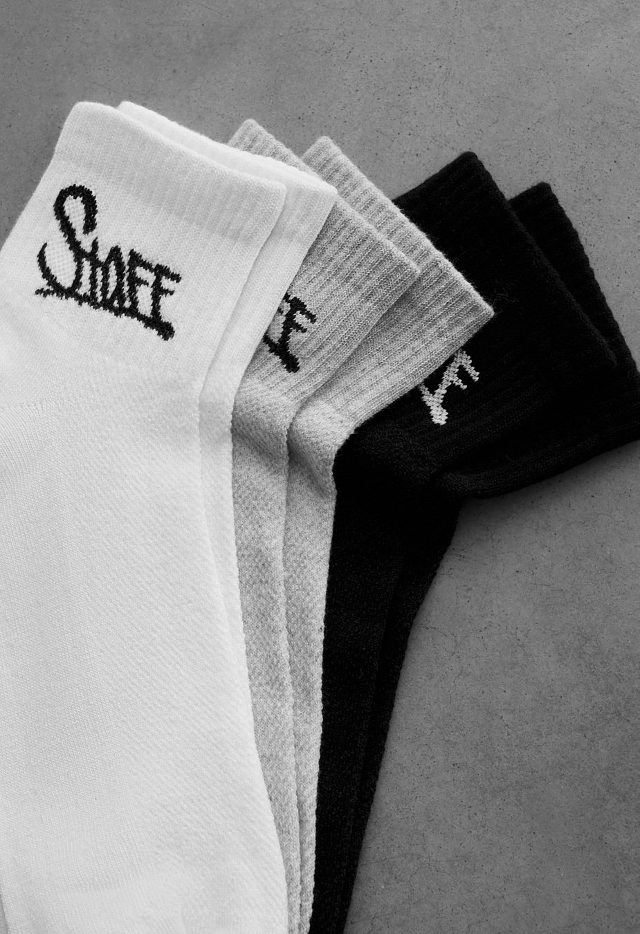 Skarpety Staff black/gray/white logo (trzy pary) (r.39-42)
