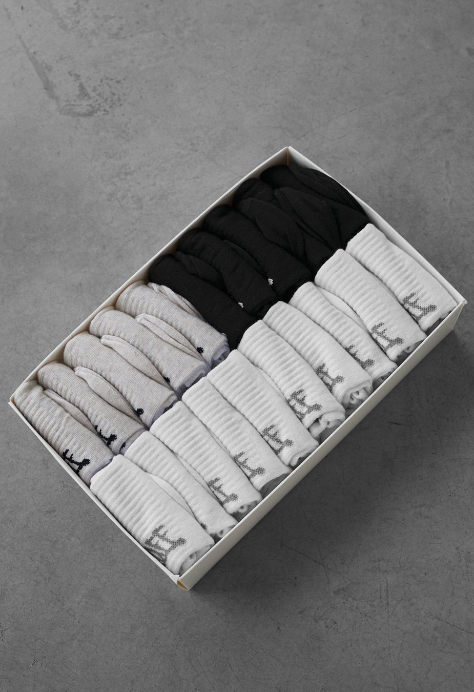 Skarpety Staff white/black/gray (20 par) (r.43-46)