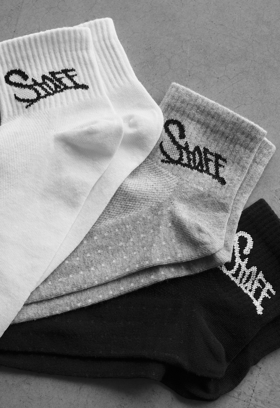 Skarpety o średniej długości Staff black/gray/white  logo (3 pary) (r.43-46)